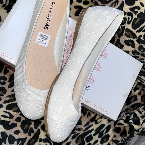 American Eagle fabric cream flats - Picture 2 of 7